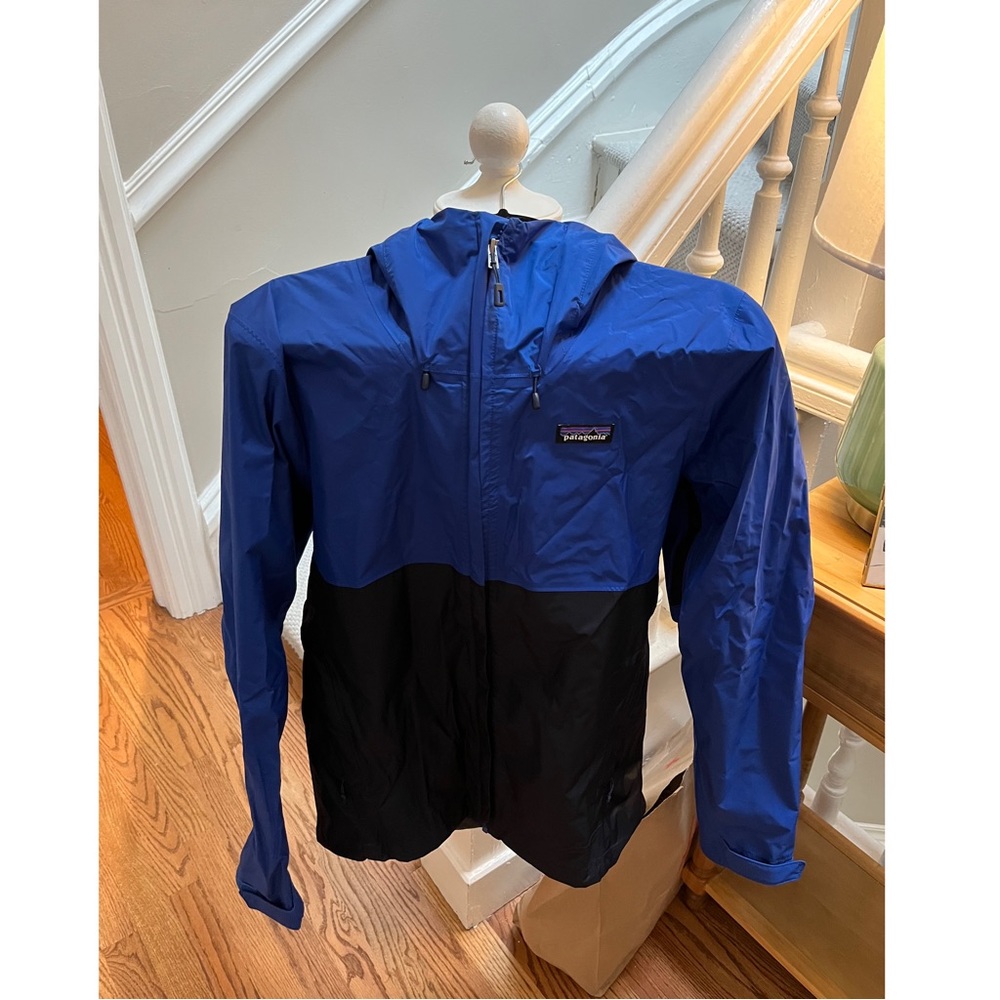 Blue two toned Patagonia rain coat